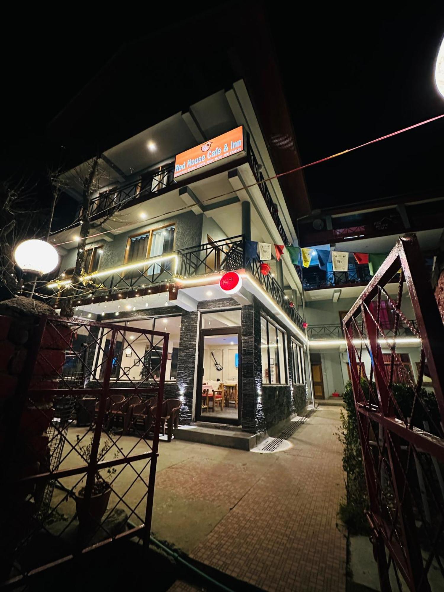 Red House Cafe And Inn Manāli Exterior foto